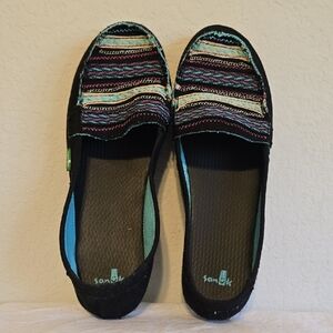 Sanuk Black and Multicolor Women's Flats. Size 8 EC